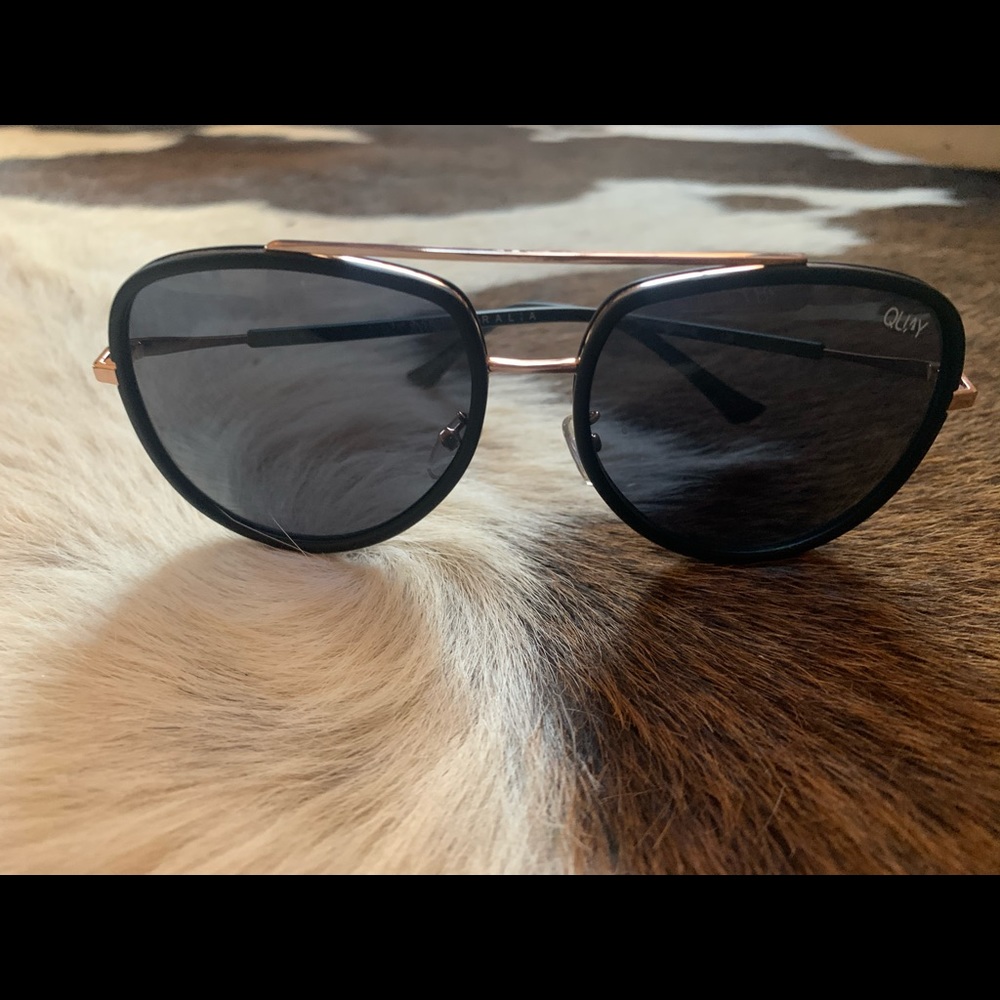 Quay// NEEDING FAME Aviator Sunglasses